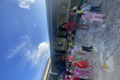 Hoạt động ngoài trời của các bé